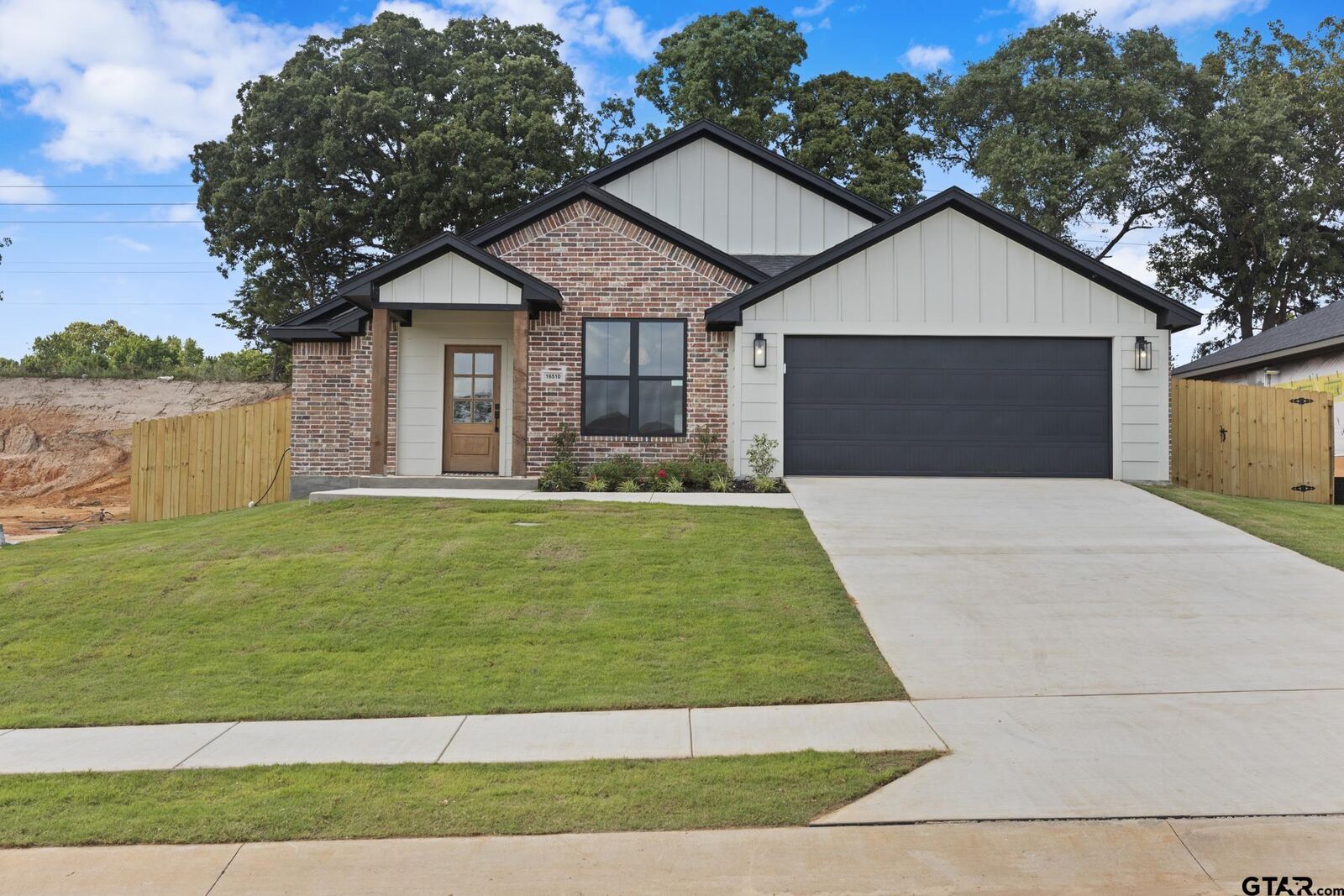 Property Photo:  16510 Crossing Circle  TX 75771 