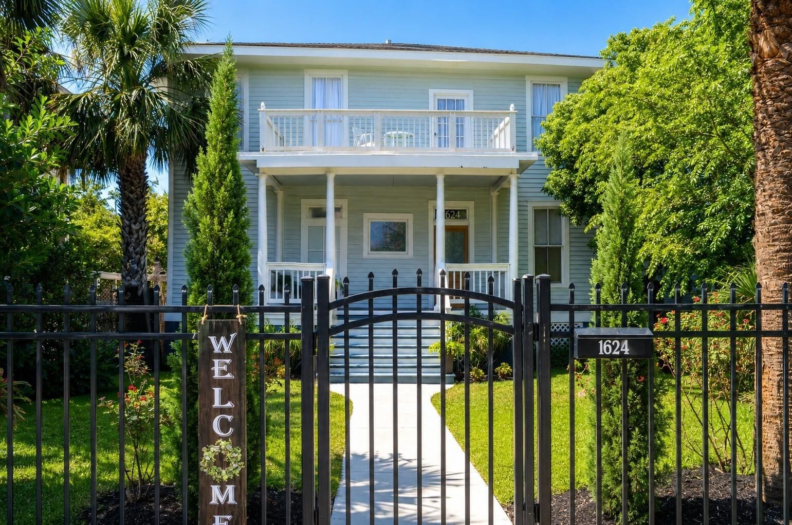 Property Photo: 1624 Avenue K TX 77550