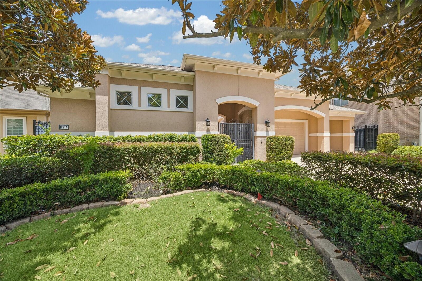 Property Photo:  11914 Legend Manor Drive  TX 77082 