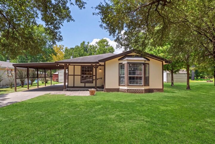 Property Photo: 221 Oak Ridge Drive TX 77360