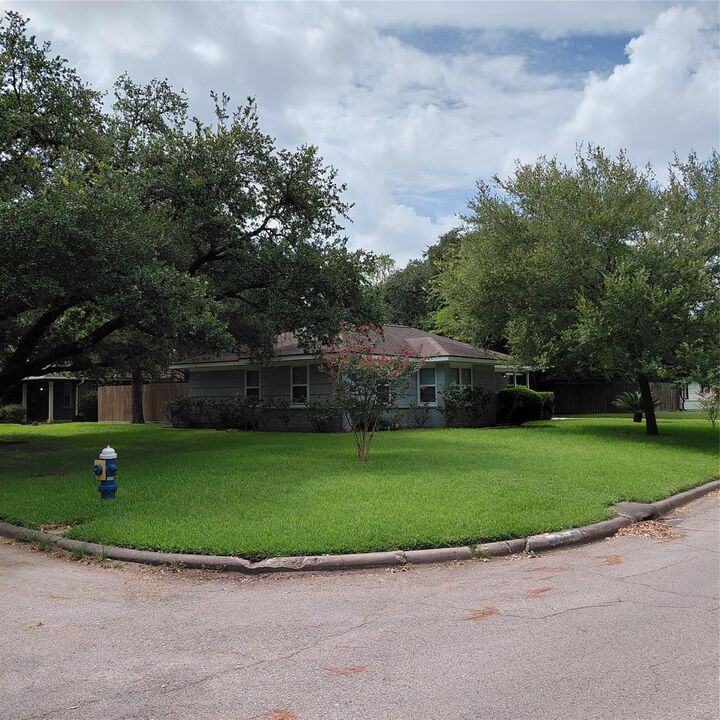 Property Photo:  8106 Lorrie Drive  TX 77025 