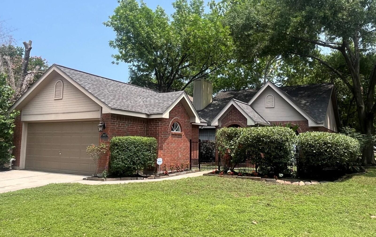 Property Photo: 9602 Top Gallant Court TX 77065