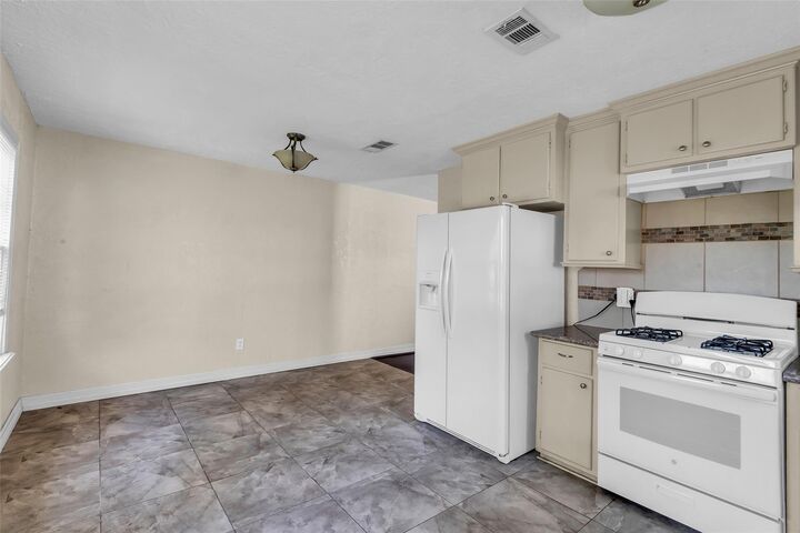 Property Photo:  131 E 31st 1/2 Street  TX 77018 