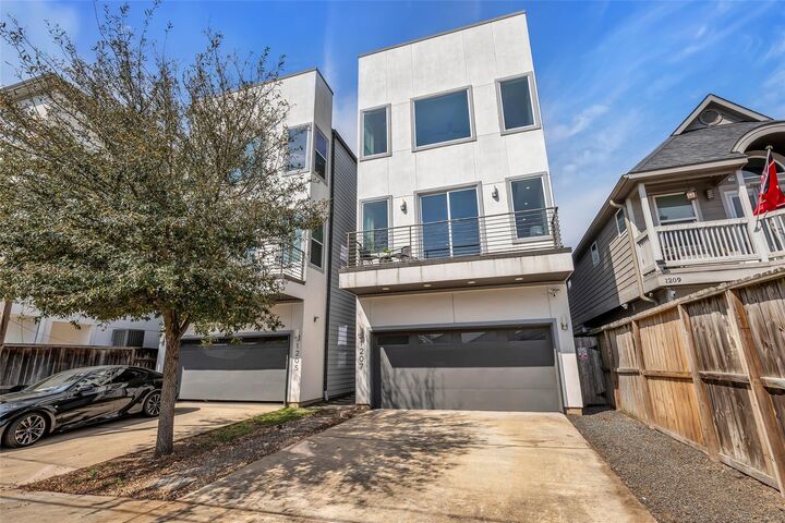 Property Photo:  1207 E 28th Street  TX 77009 