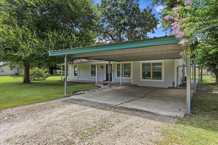 Property Photo:  407 Cypress Avenue  TX 77665 