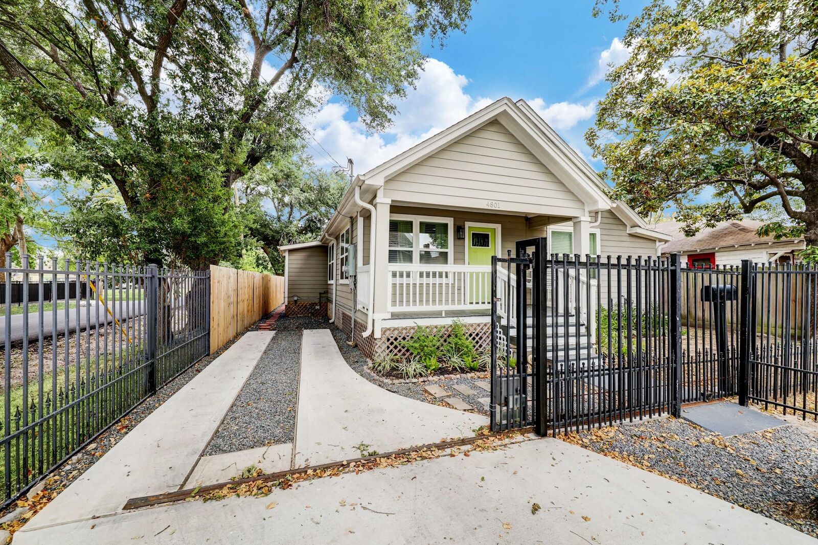 Property Photo:  4801 Avenue H  TX 77011 