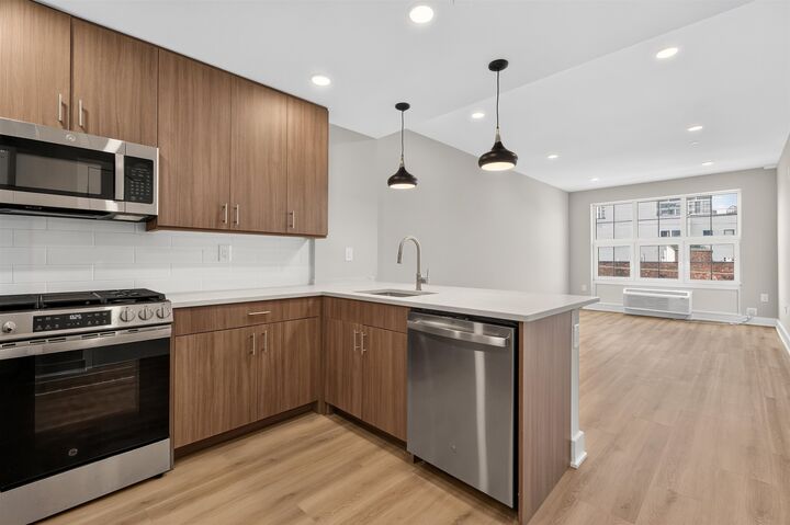 Property Photo: 72 Vroom St 401 NJ 07306