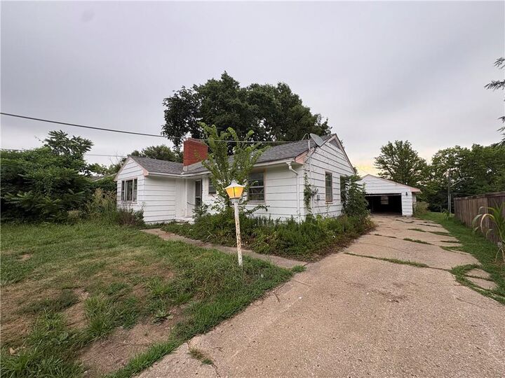 Property Photo: 5049 N Brighton Avenue MO 64119