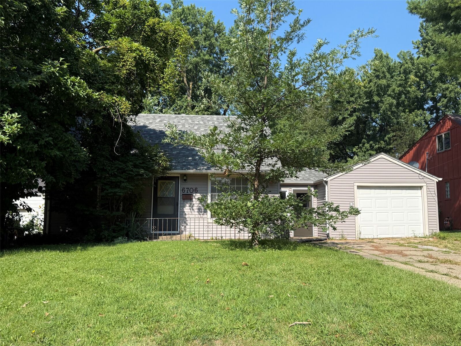 Property Photo: 6706 SW 16th Street IA 50315