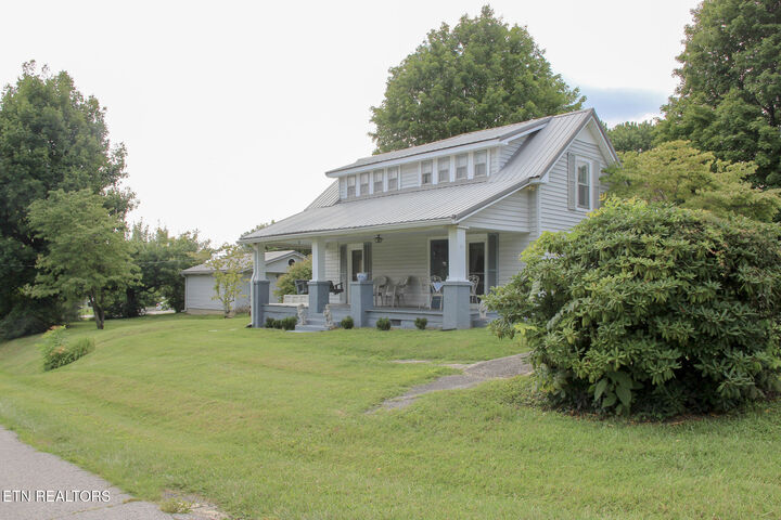 Property Photo:  301 W Crawford Ave  TN 38574 