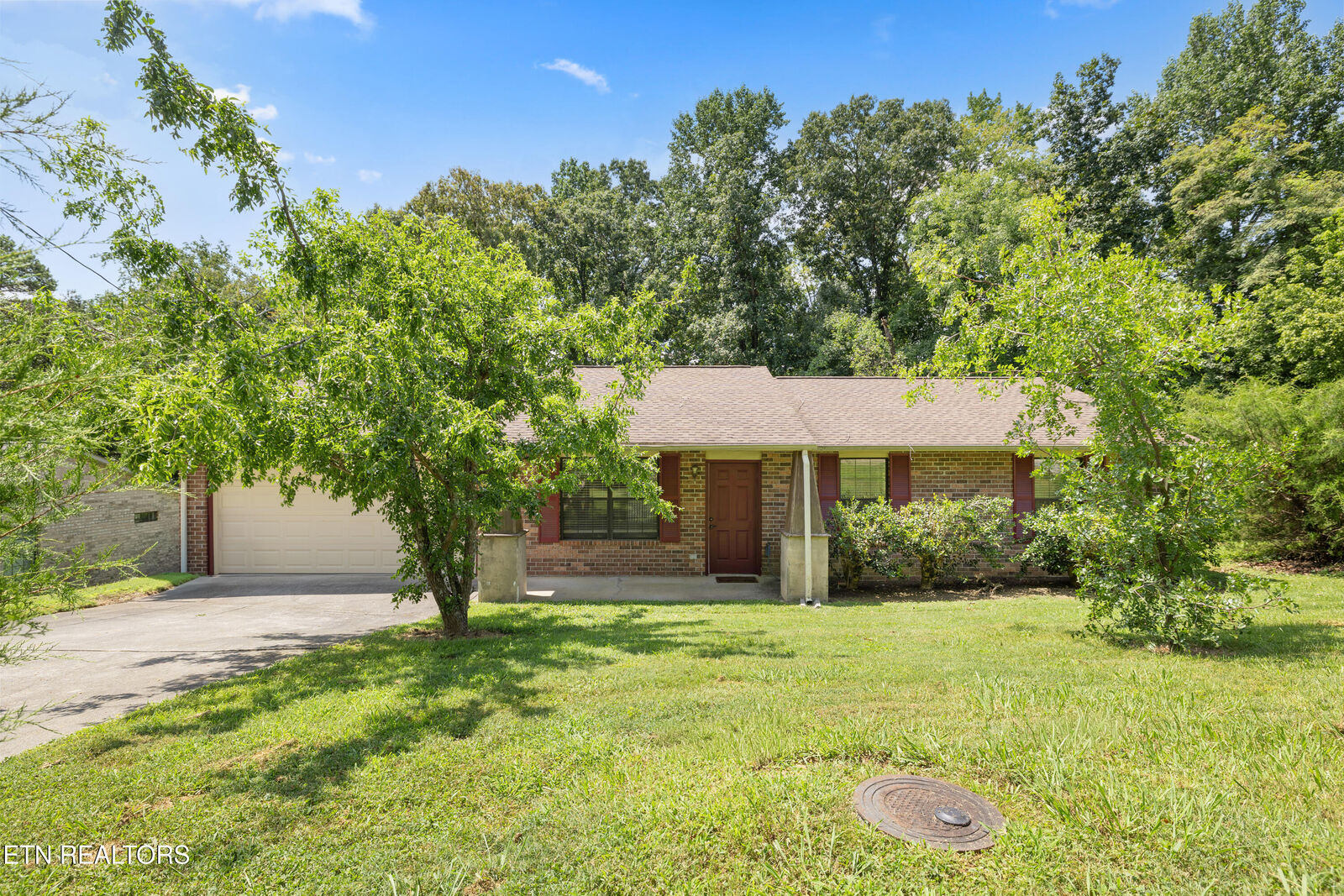 Property Photo: 6007 Bridge Garden Rd TN 37912