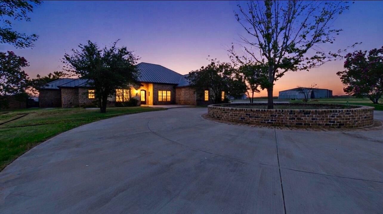 Property Photo:  7901 N County Road 2140  TX 79415 