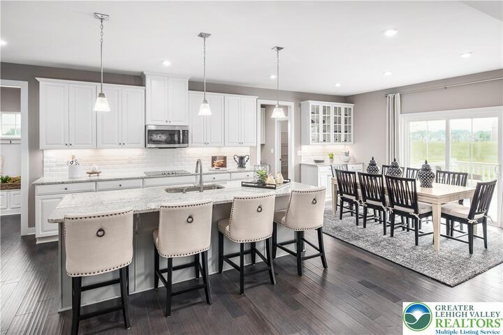 Property Photo:  