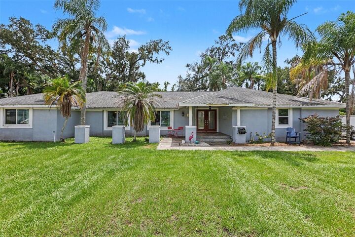 Property Photo: 1307 Brantwood Drive FL 33594