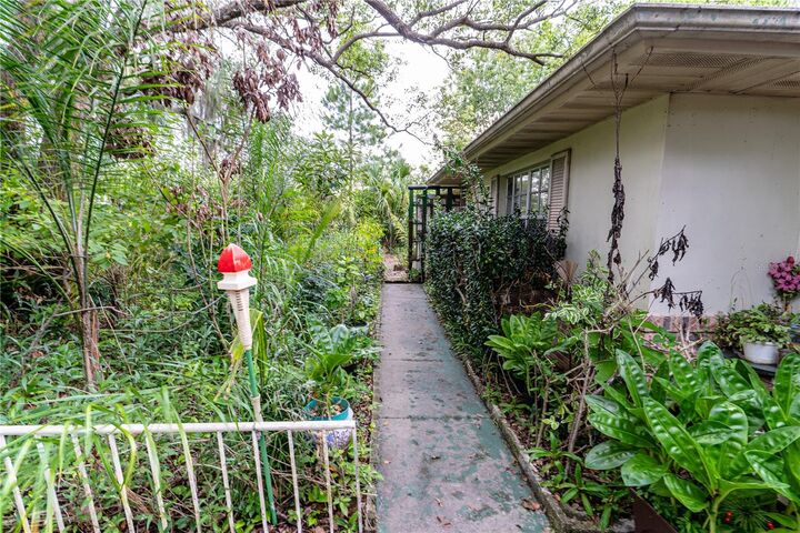 Property Photo: 1329 Herndon Avenue FL 32725