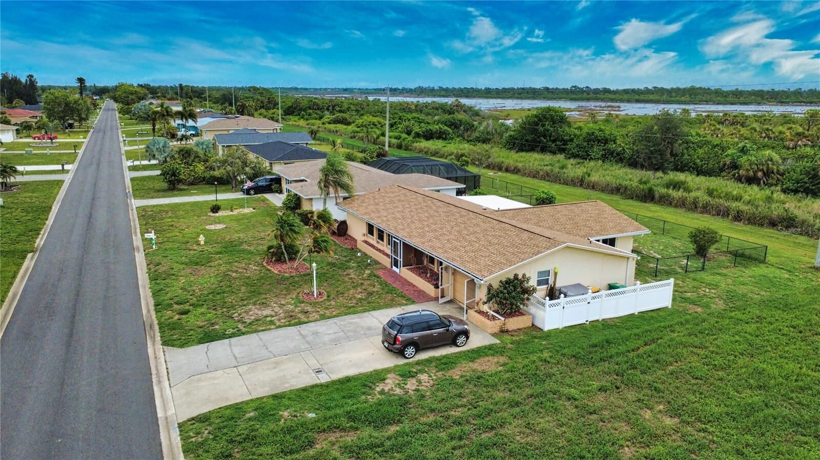 Property Photo:  27 Annapolis Lane  FL 33947 