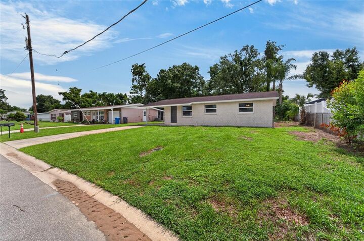 Property Photo: 506 Shamrock Road FL 33511