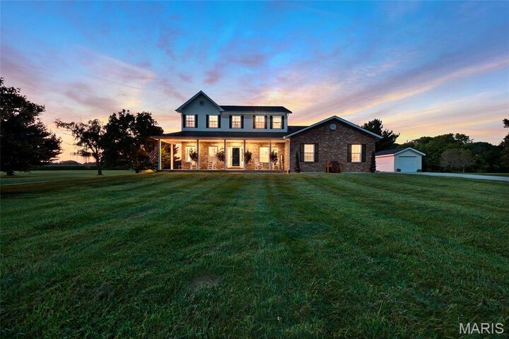 Property Photo:  983 White Oak Drive  IL 62298 