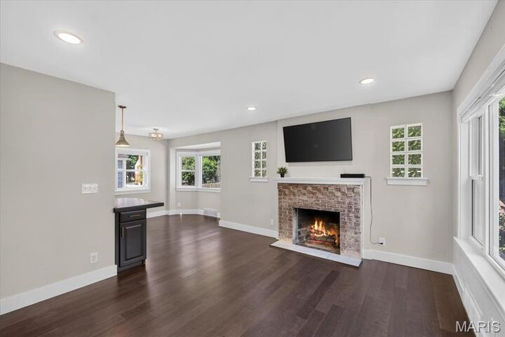 Property Photo:  900 Dwyer Avenue  MO 63122 