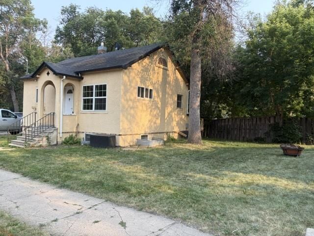 Property Photo:  715 2nd Ave NW  ND 58703 