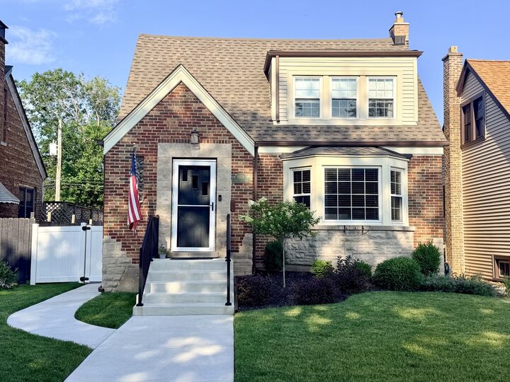 Property Photo: 9439 S Saint Louis Avenue IL 60805