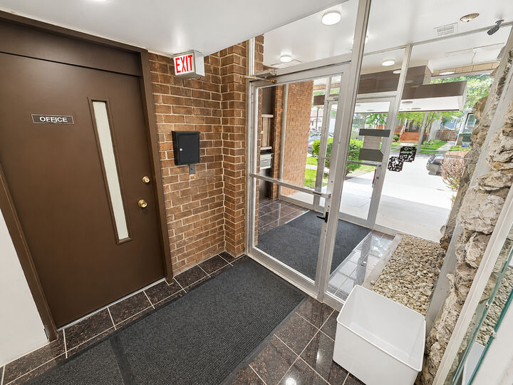 Property Photo: 336 Lathrop Avenue 605 IL 60130