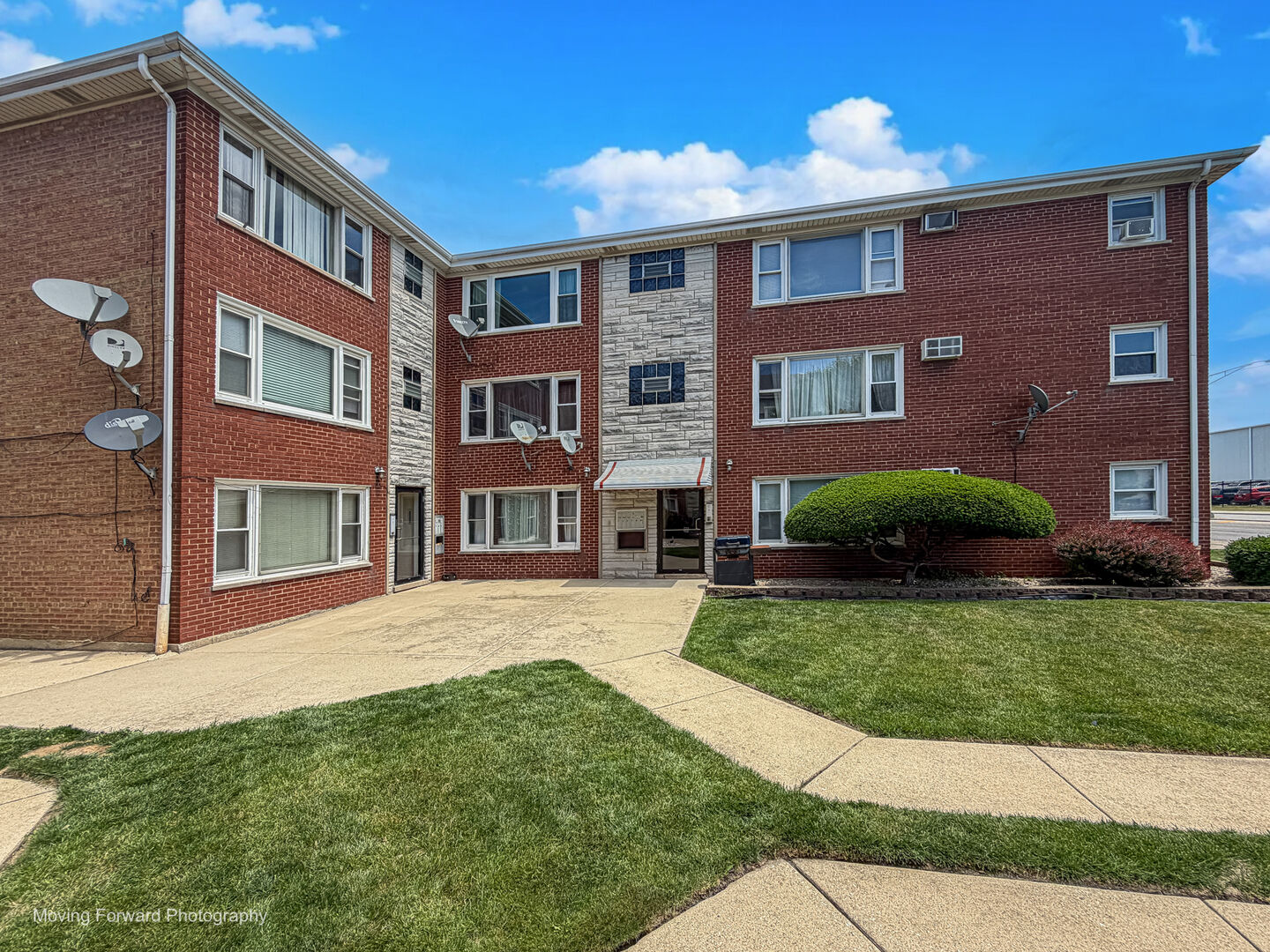 Property Photo: 6940 W 65th Street 3B IL 60638