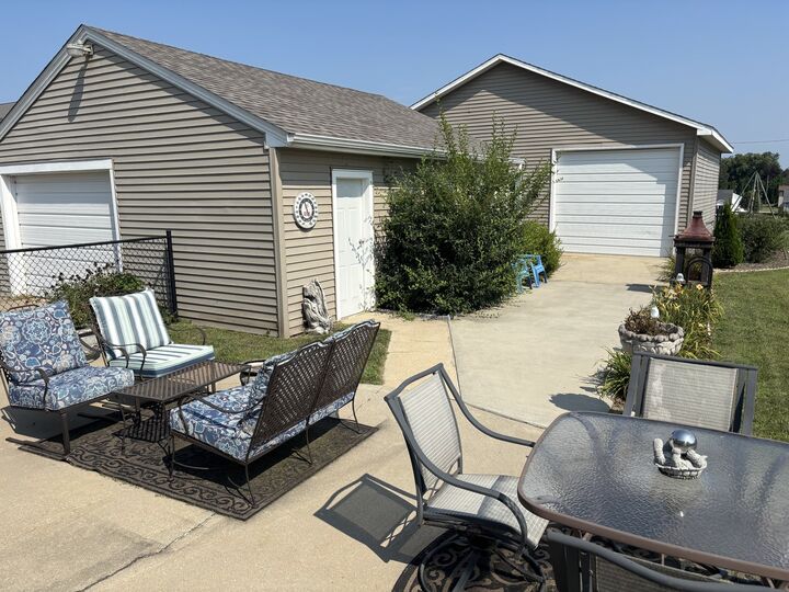 Property Photo:  921 7th Avenue  IL 61252 