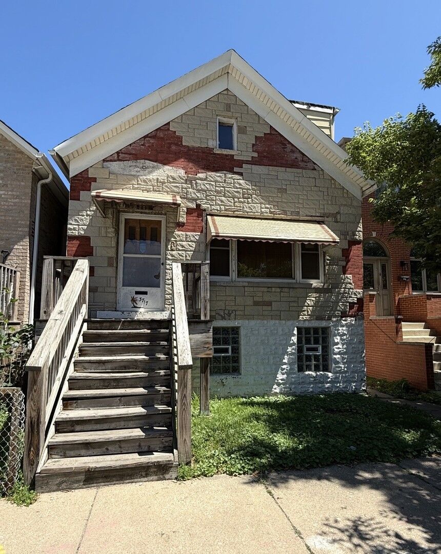 Property Photo:  3717 S Parnell Avenue  IL 60609 