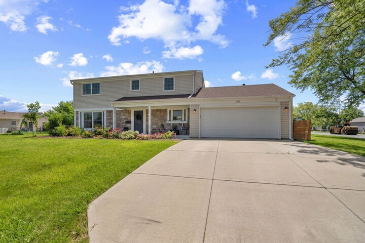 Property Photo:  407 N Braintree Drive  IL 60194 