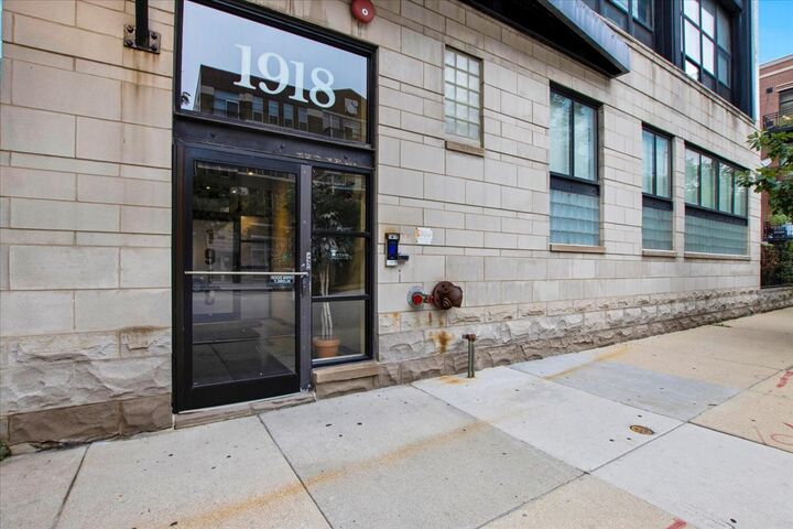 Property Photo: 1918 S Michigan Avenue 207 IL 60616