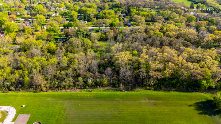 Property Photo:  1001 N Hunt Club Road  IL 60031 