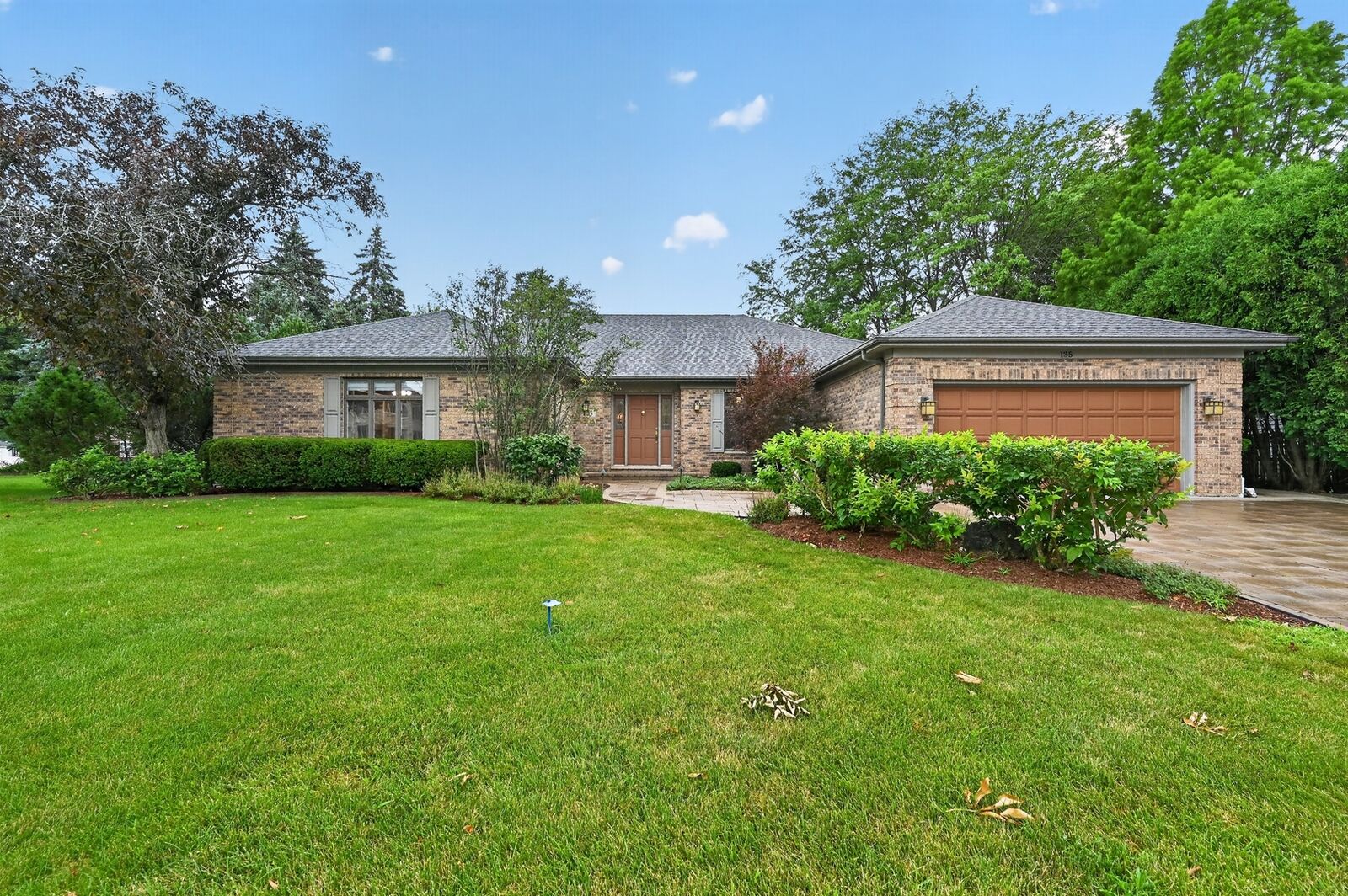 Property Photo:  135 Hawkins Circle  IL 60189 