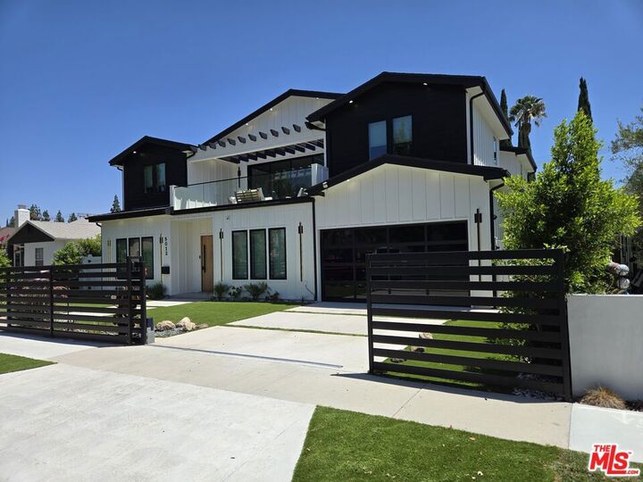 Property Photo: 5012 Enfield Avenue CA 91316