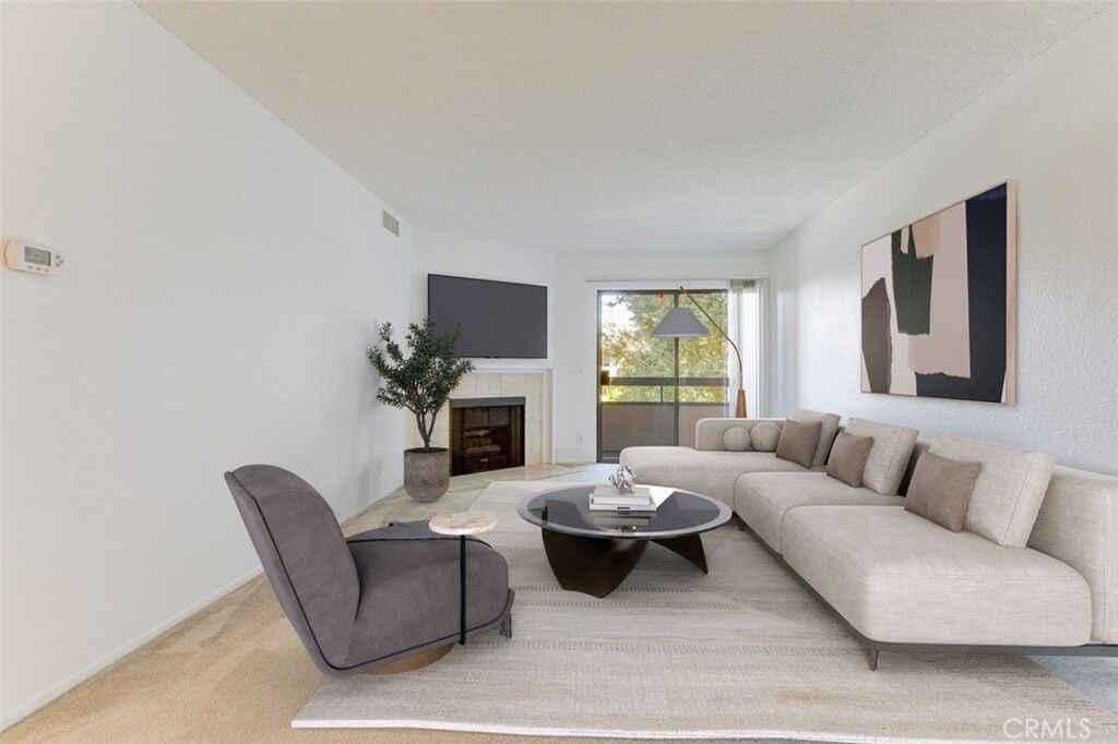 Property Photo:  460 Oak Street 203  CA 91204 