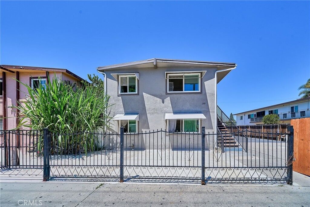 Property Photo:  2001 W Myrtle  CA 92703 