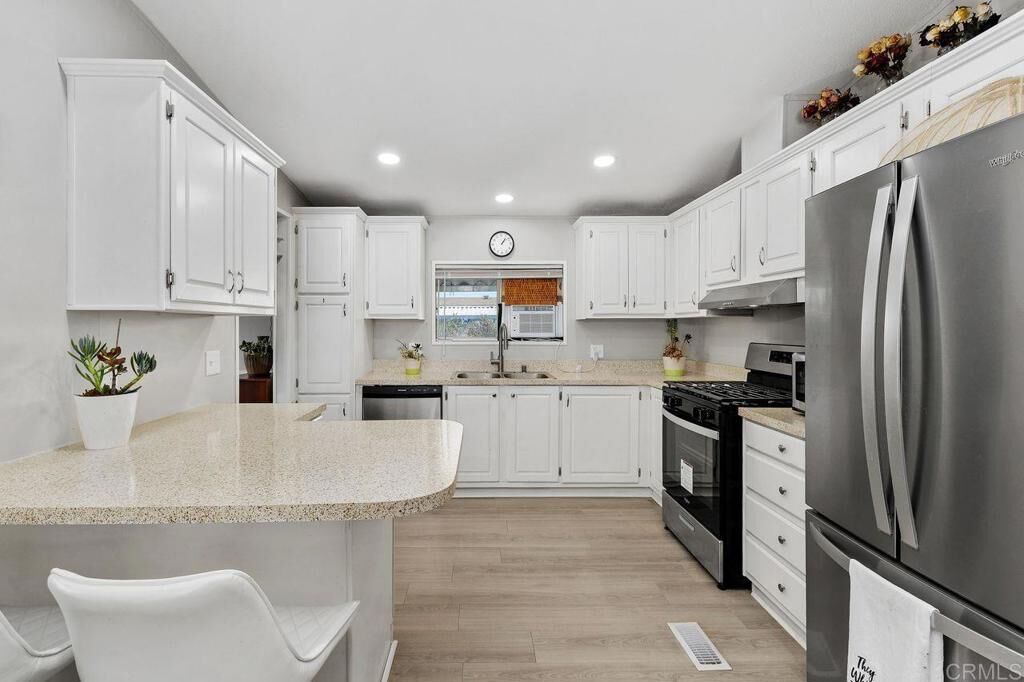 Property Photo:  530 Devonshire Avenue  CA 92543 