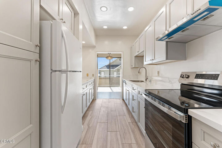 Property Photo:  960 San Pasqual Street 210  CA 91106 