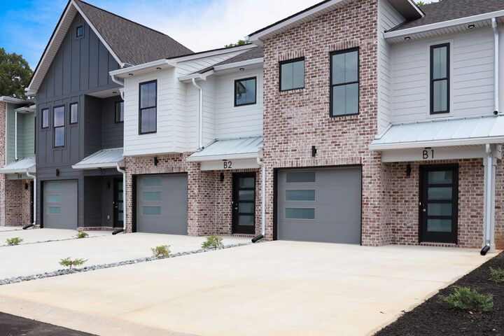 Property Photo:  725 Hornbuckle Rd  TN 37043 