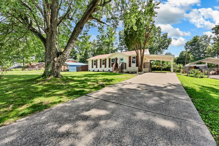 Property Photo: 824 Garrettsburg Rd TN 37042