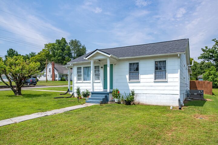 Property Photo: 504 Lincoln St TN 38478