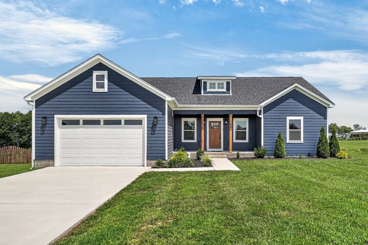 Property Photo:  102 Castle St  TN 37110 
