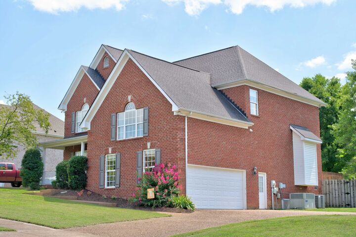 Property Photo: 105 Cresthaven Ct TN 37075