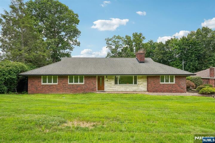 Property Photo:  31 Surrey Drive  NJ 07470 