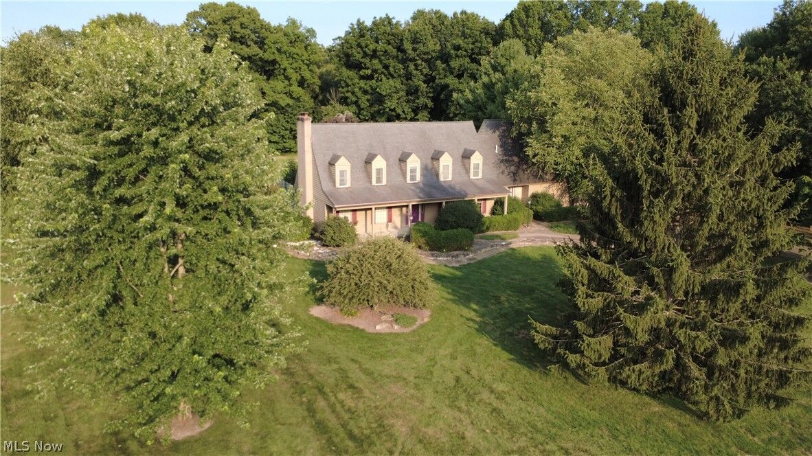 Property Photo: 1406 Henn Hyde Road NE OH 44484
