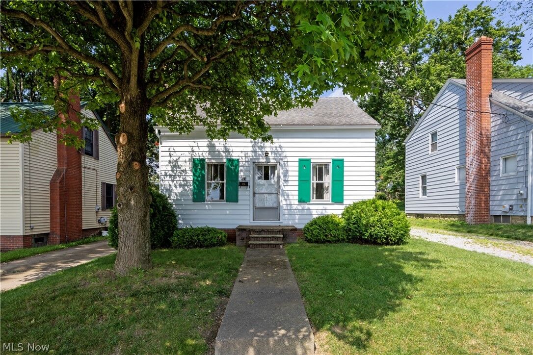 Property Photo: 716 Palmer Street OH 44691