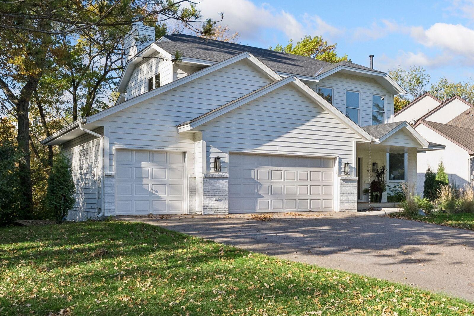 Property Photo: 1191 Duckwood Trail MN 55123