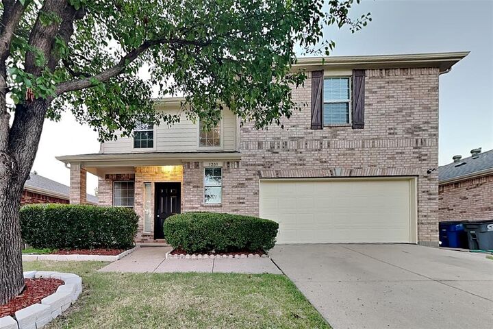 Property Photo: 3203 Kingsbrook Drive TX 75098