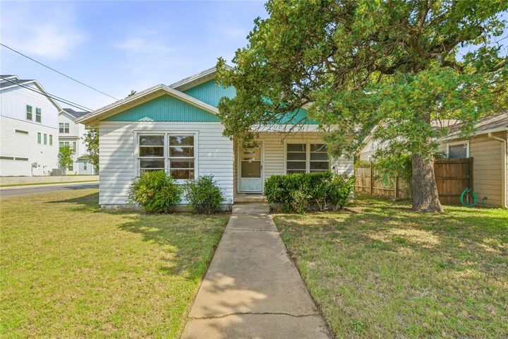 Property Photo: 431 W Collins Street TX 76401