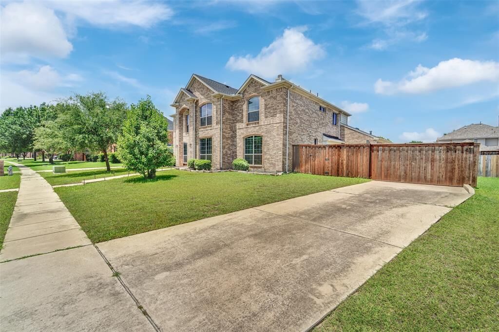 Property Photo:  615 Lone Ridge Way  TX 75094 